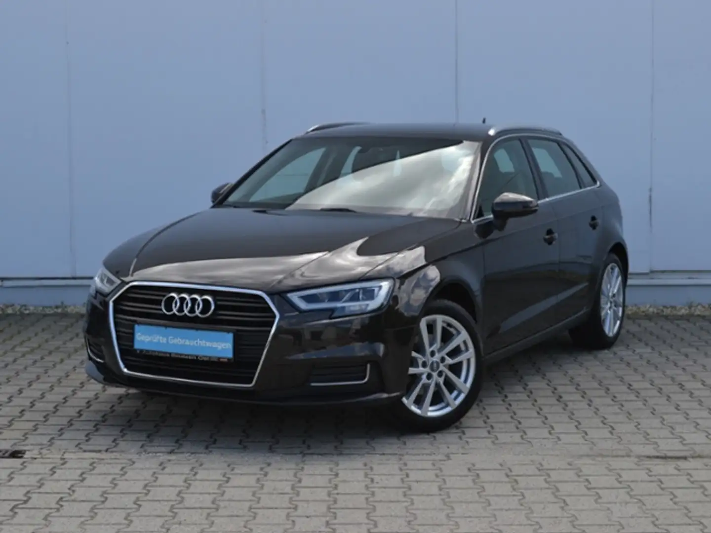 Audi A3 Sportback 1.4 TFSI 150 PS S-tronic Design LED/17- Braun - 2