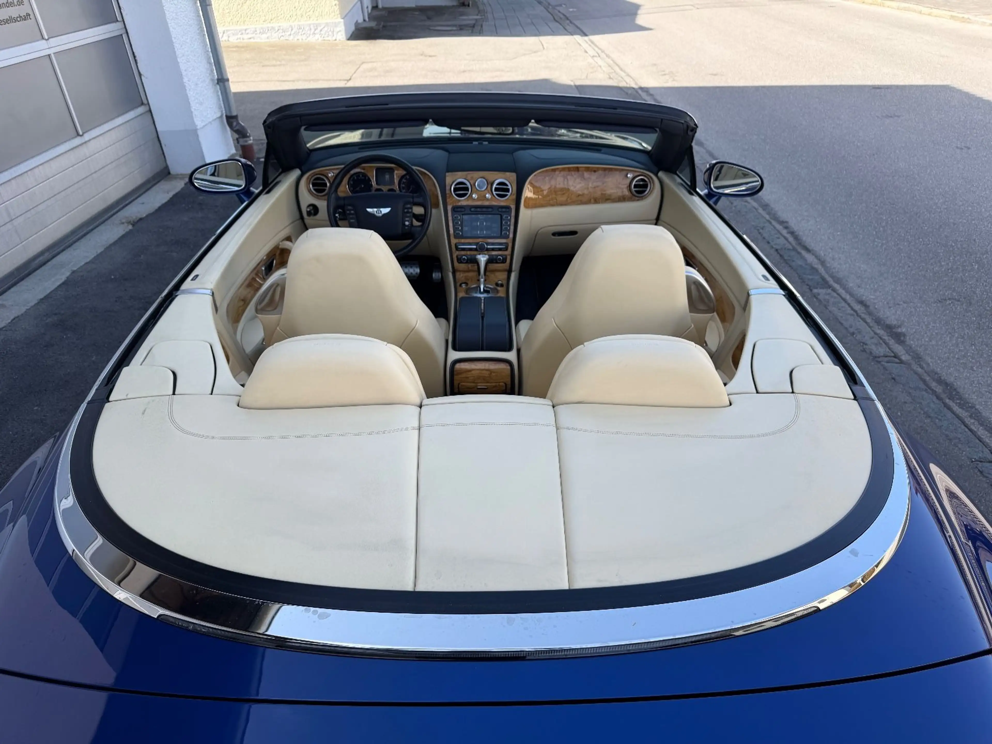 Bentley Continental GTC Mulliner — photo 8