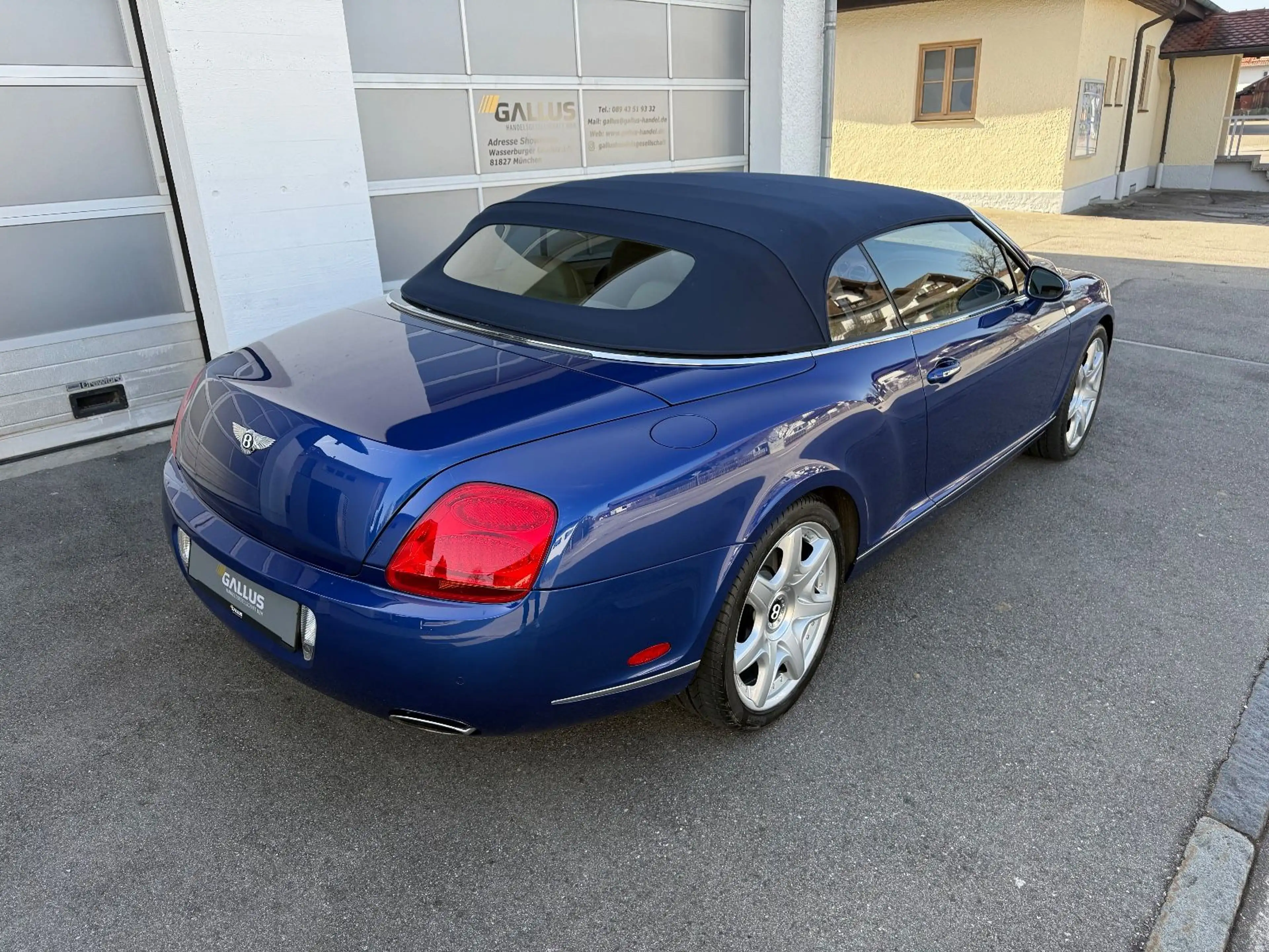 Bentley Continental GTC Mulliner — photo 12