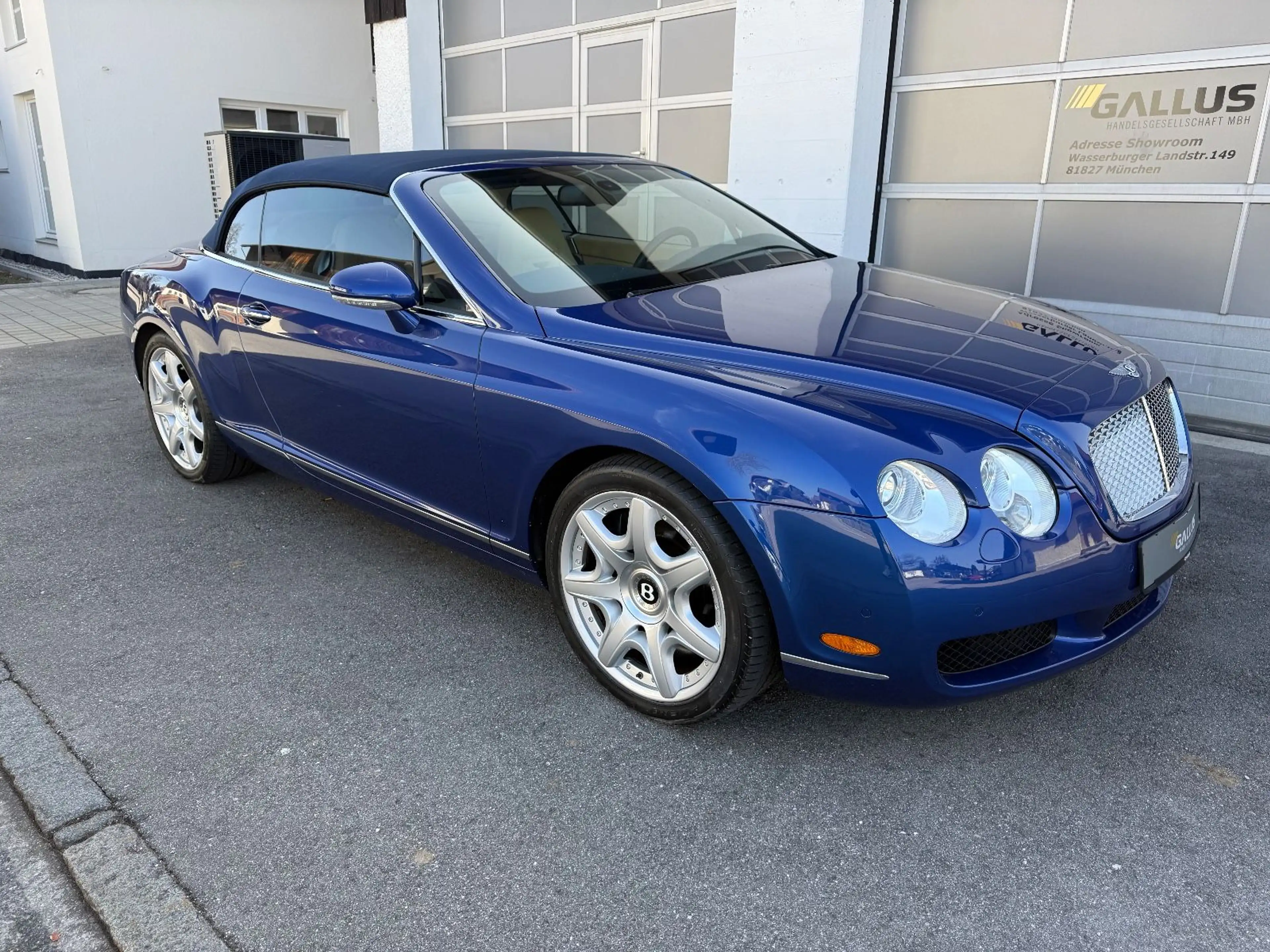 Bentley Continental GTC Mulliner — photo 11