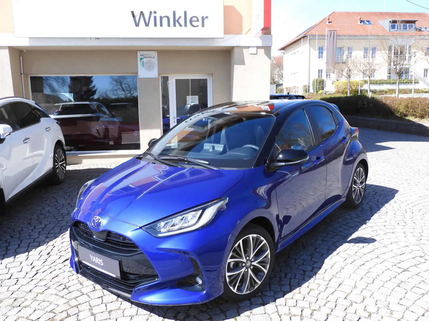 Toyota Yaris 1,5 VVT-i Hybrid Style Blau - 1