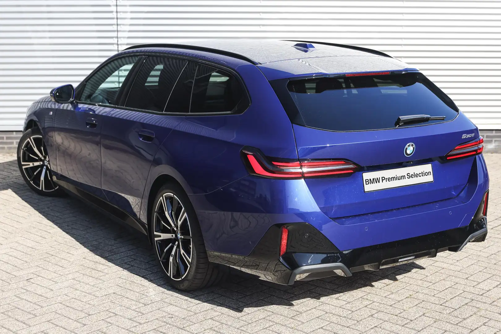 BMW 530 5 Serie Touring 530e M Sport Automaat / Trekhaak / Blauw - 2