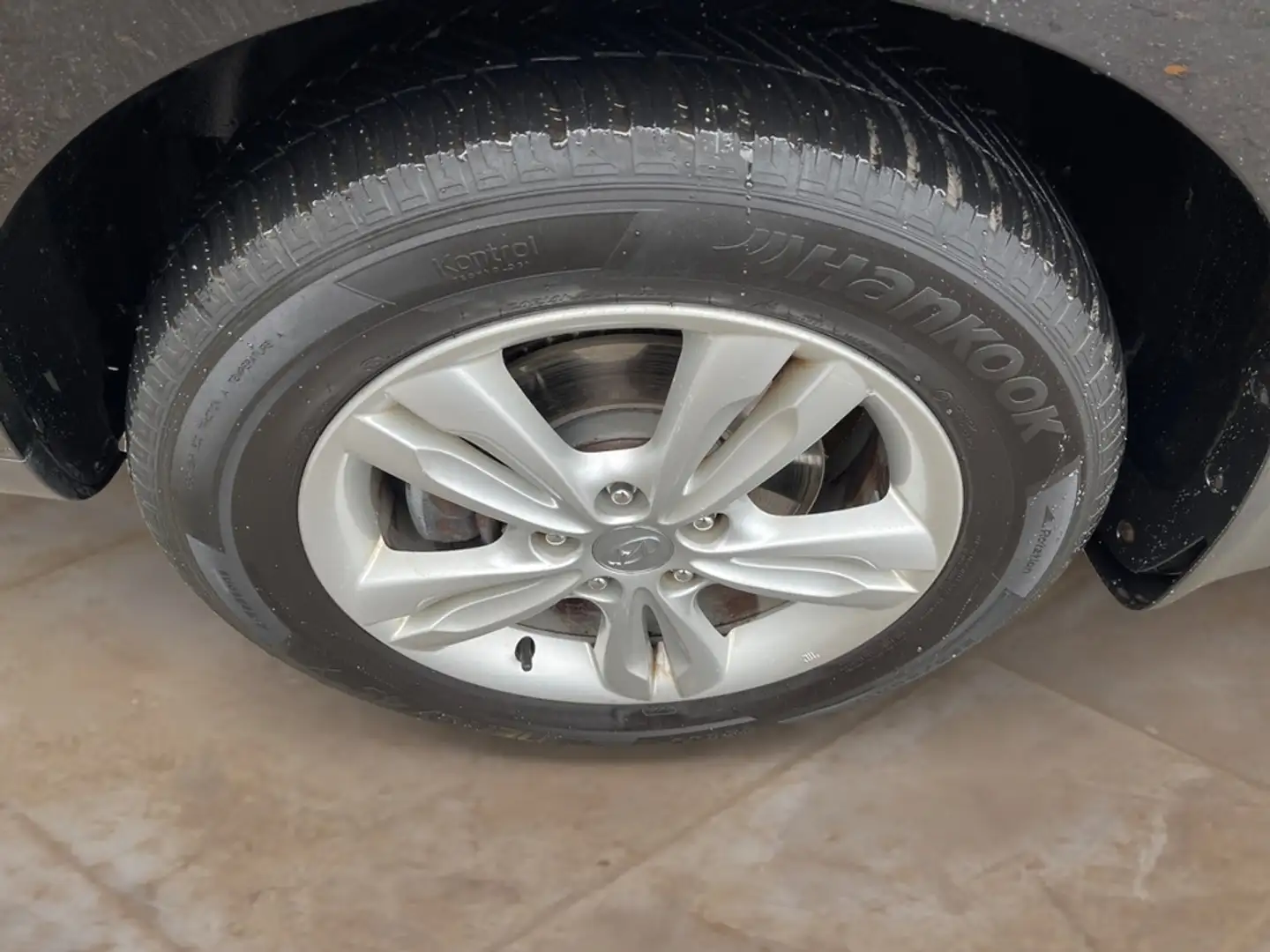 Hyundai iX35 Tucson ix35 2.0 Style 2WD + TÜV-bis-09.2026 Schwarz - 2