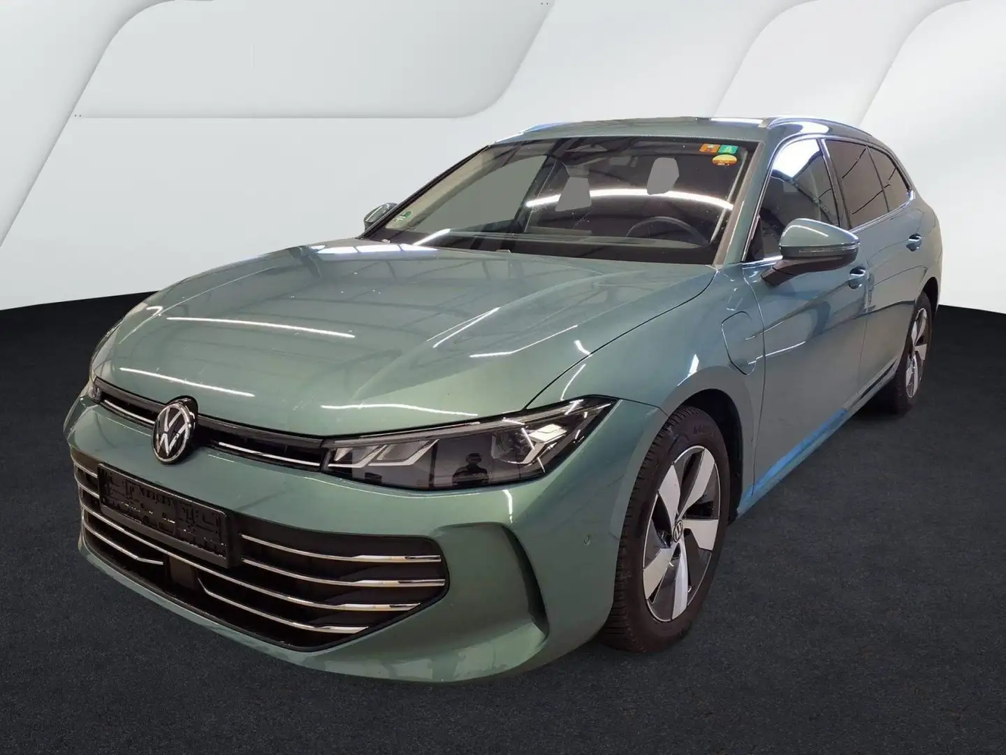 Volkswagen Passat Variant 1.5 e-Hybrid DSG Business Mode3 N Grün - 2