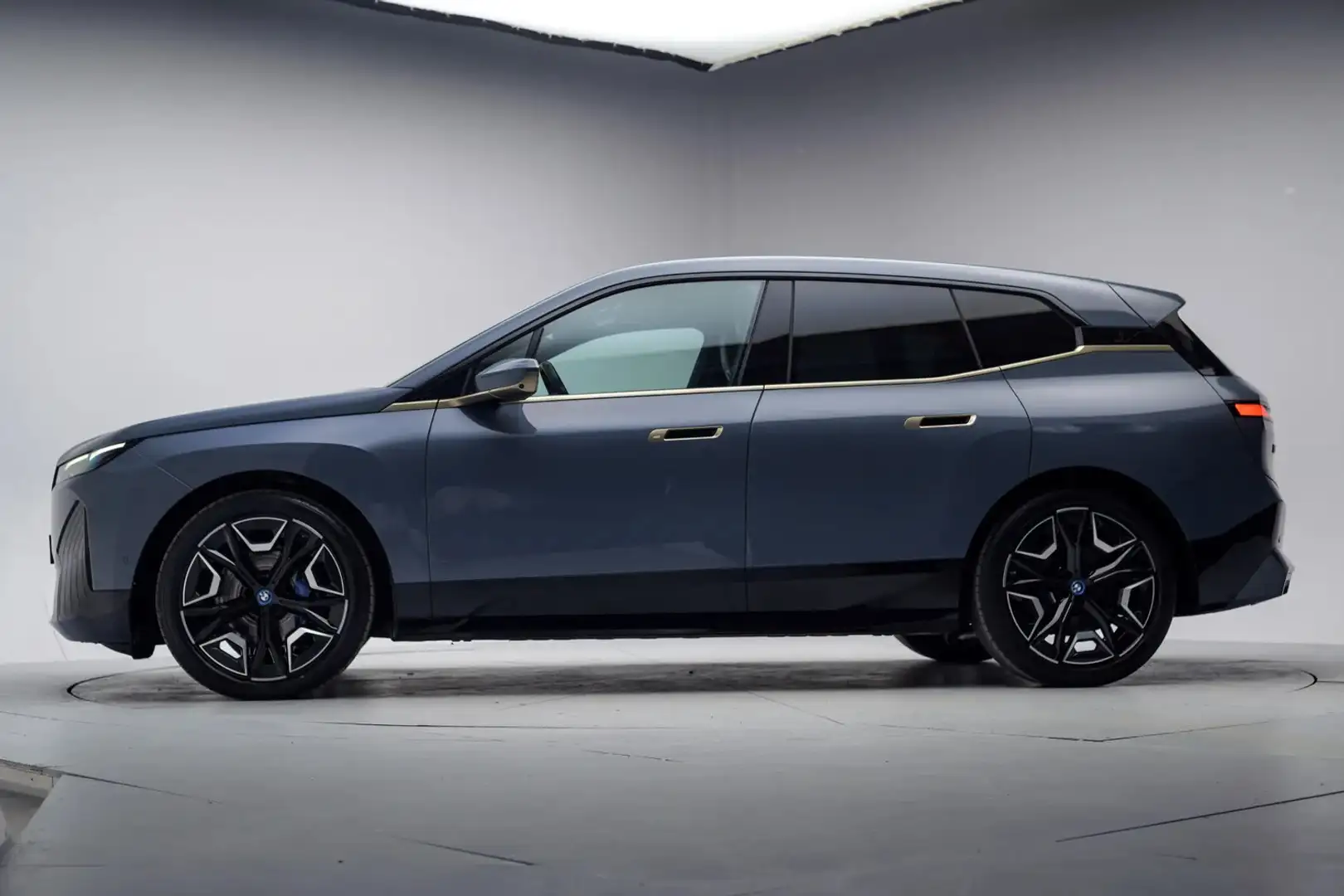 BMW iX xDrive 40 M Sport High Executive 77 kWh 3 fase [ P Grijs - 2
