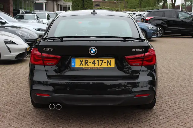 BMW 3 Series view 15