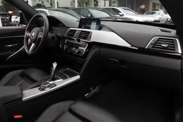 BMW 3 Series view 13