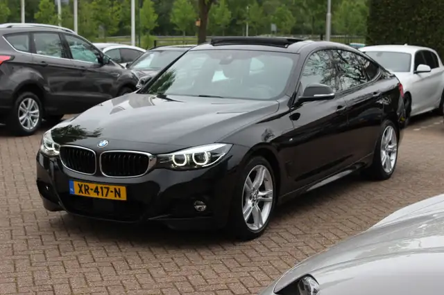 BMW 3 Series view 6
