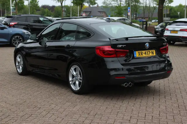 BMW 3 Series view 3