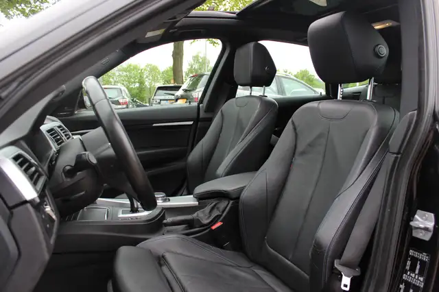 BMW 3 Series view 4