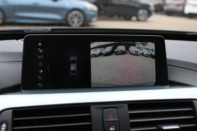 BMW 3 Series view 20