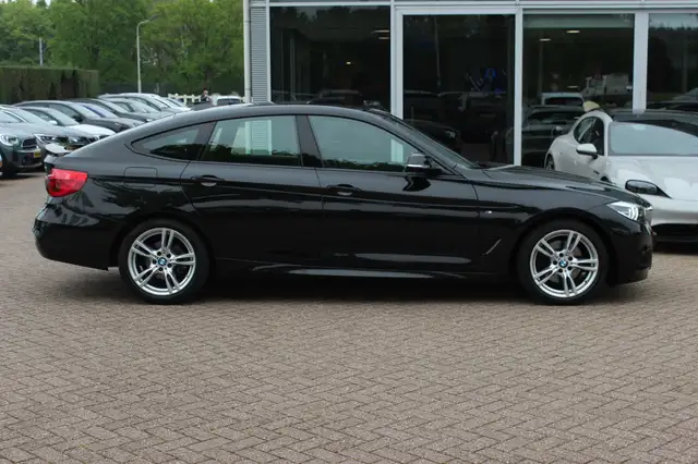 BMW 3 Series view 5
