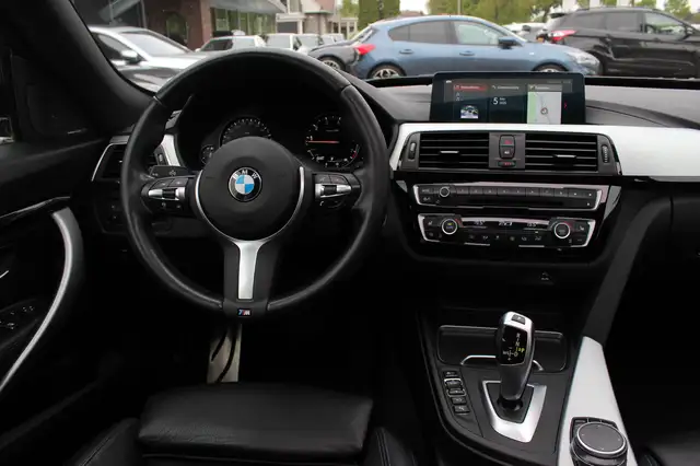 BMW 3 Series view 9