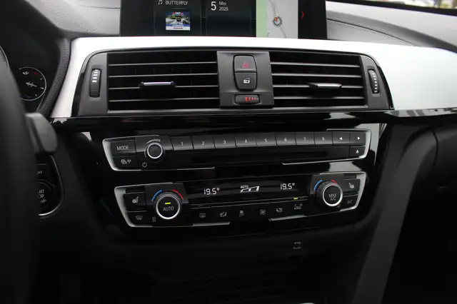 BMW 3 Series view 27