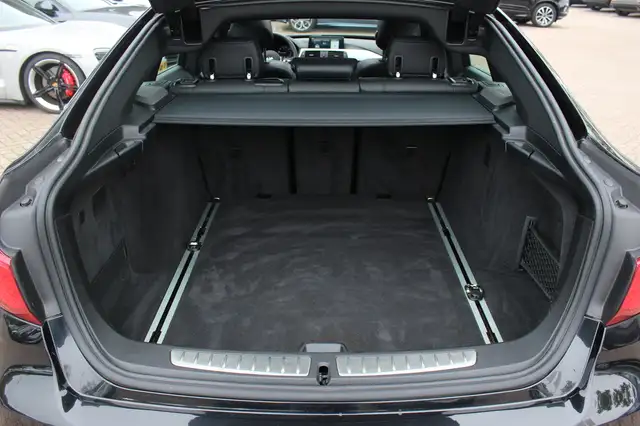 BMW 3 Series view 16