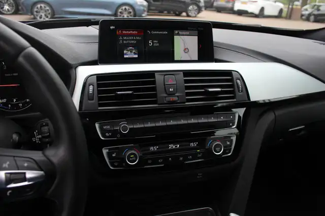 BMW 3 Series view 19
