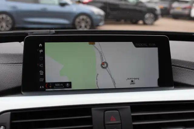 BMW 3 Series view 25