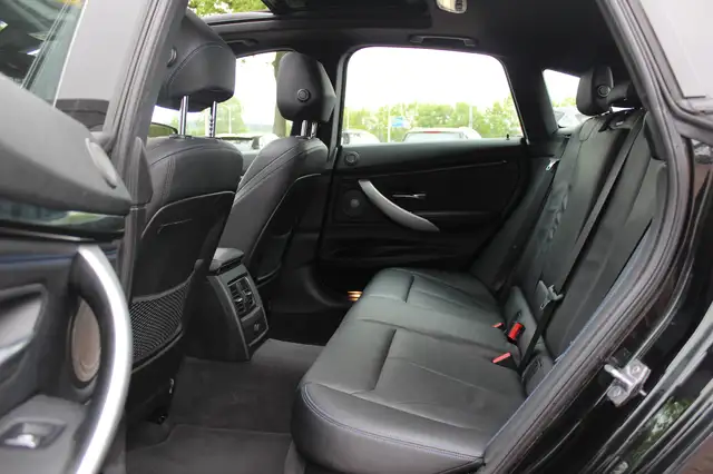 BMW 3 Series view 11