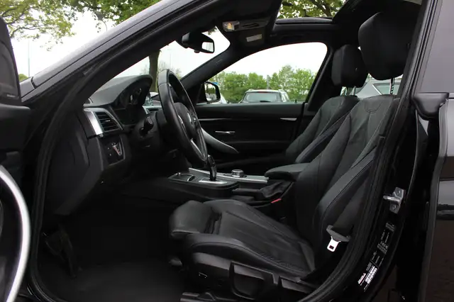 BMW 3 Series view 10
