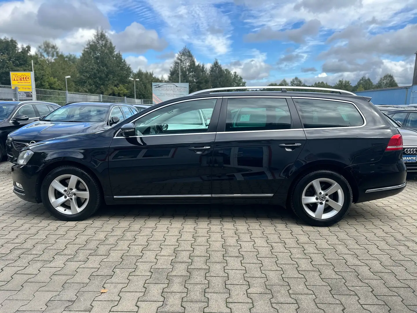 Volkswagen Passat Variant 2.0 TDI*Navi*Klimaauto*Parkpilot*Sitzheizg*Tempo* Schwarz - 2