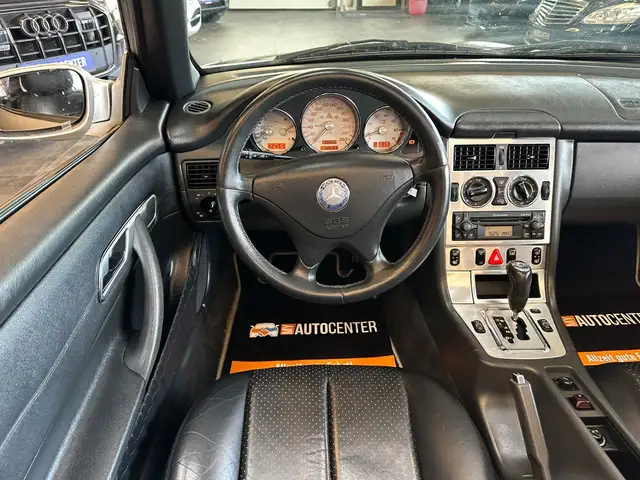 Mercedes-Benz 230 view 10