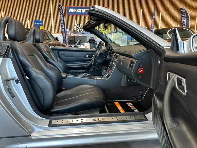 Mercedes-Benz 230 view 8