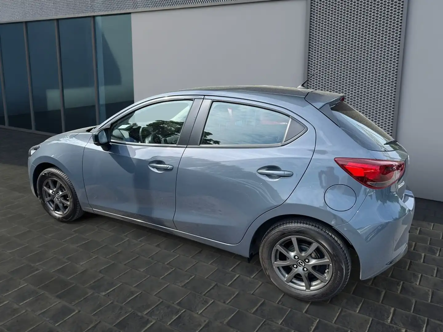 Mazda 2 1.5L e-SKYACTIV G 90ps Center-Line Grijs - 2