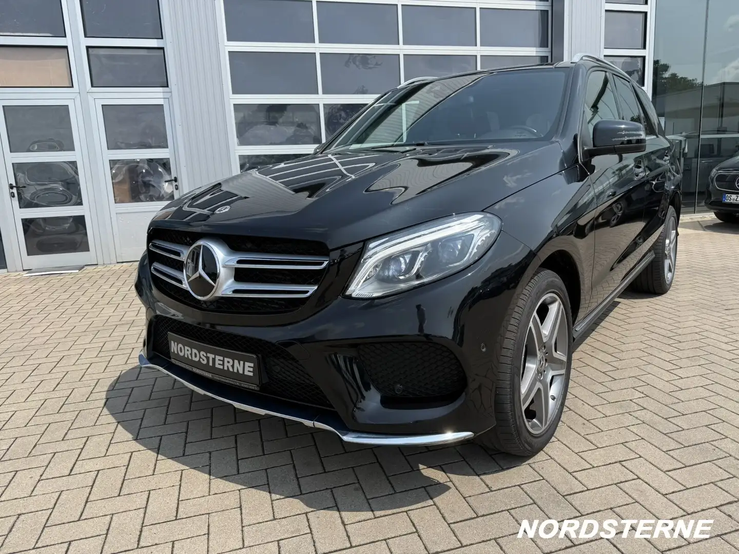 Mercedes-Benz GLE 350 GLE 350 d 4M AMG-LINE+DISTRONIC+PANORAMA+AHK+LED Zwart - 2