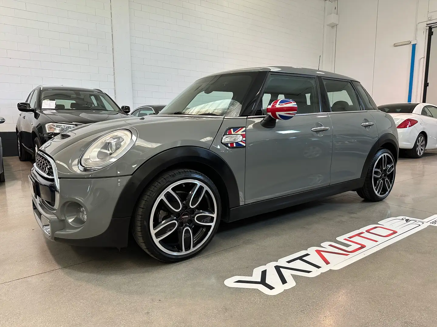 MINI Cooper SD 2.0 5p auto Works Pack Grigio - 1