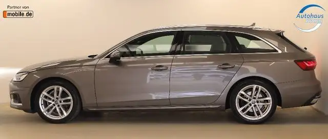 Audi A4 view 4