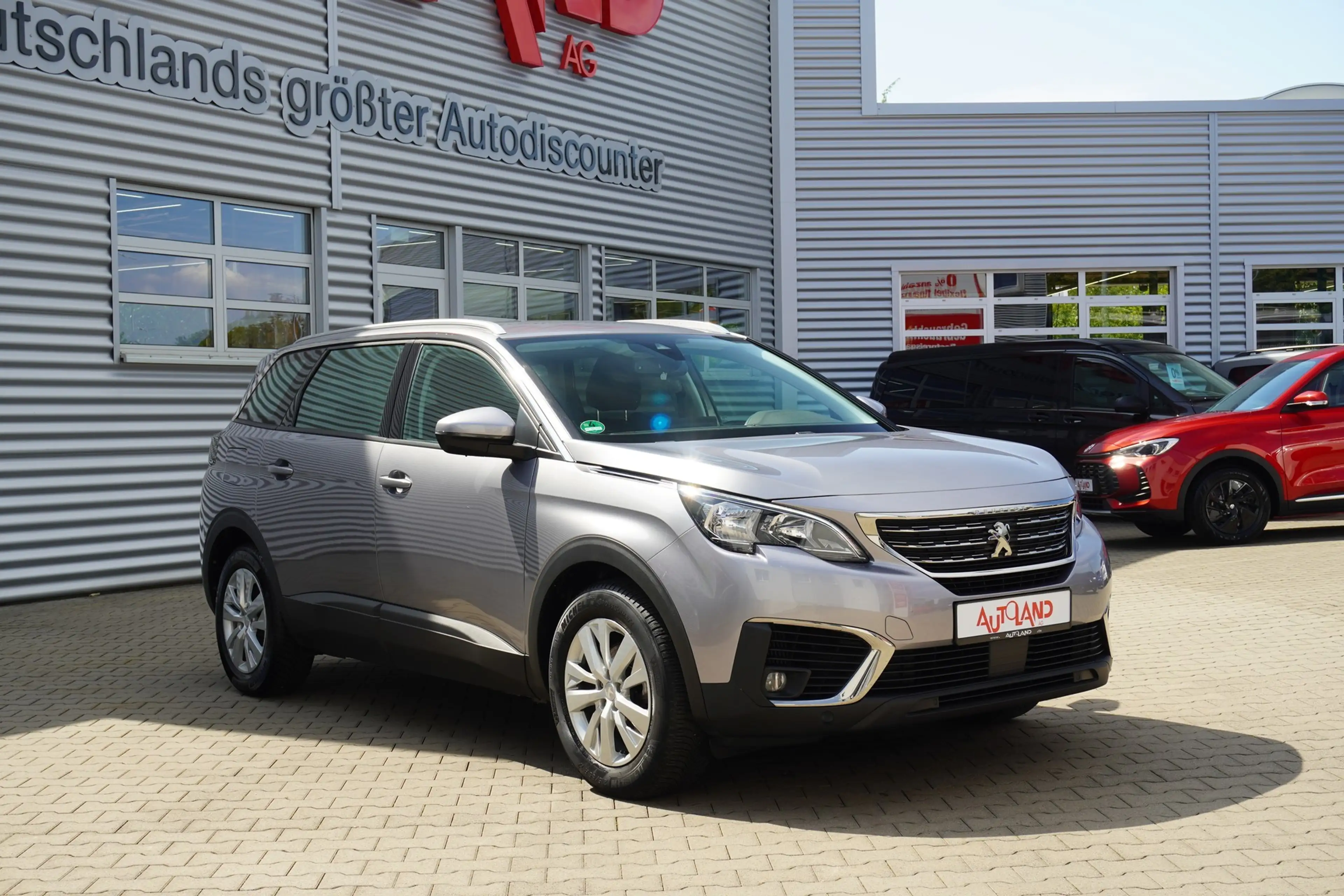 Peugeot 5008 1.2 12V e-THP Allure Aut. LED AHK Teilleder — photo 3