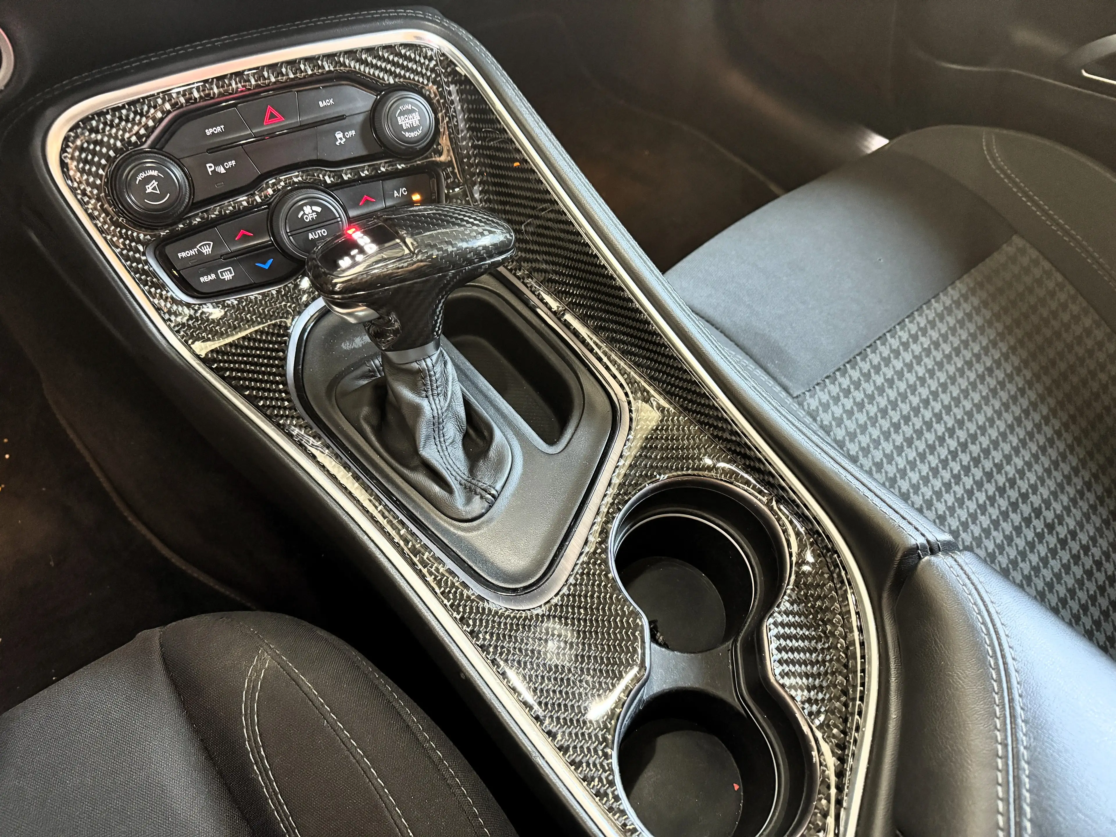 Dodge Challenger Challenger V8 5.7 HEMI TYPISIERT/Xenon/Schiebedach — photo 6