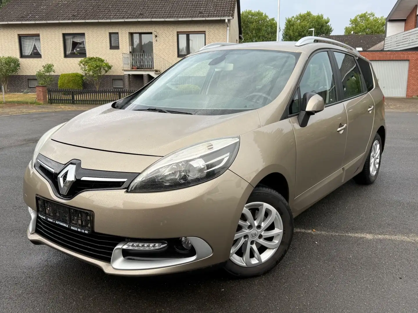 Renault Scenic III Grand Paris Braun - 1