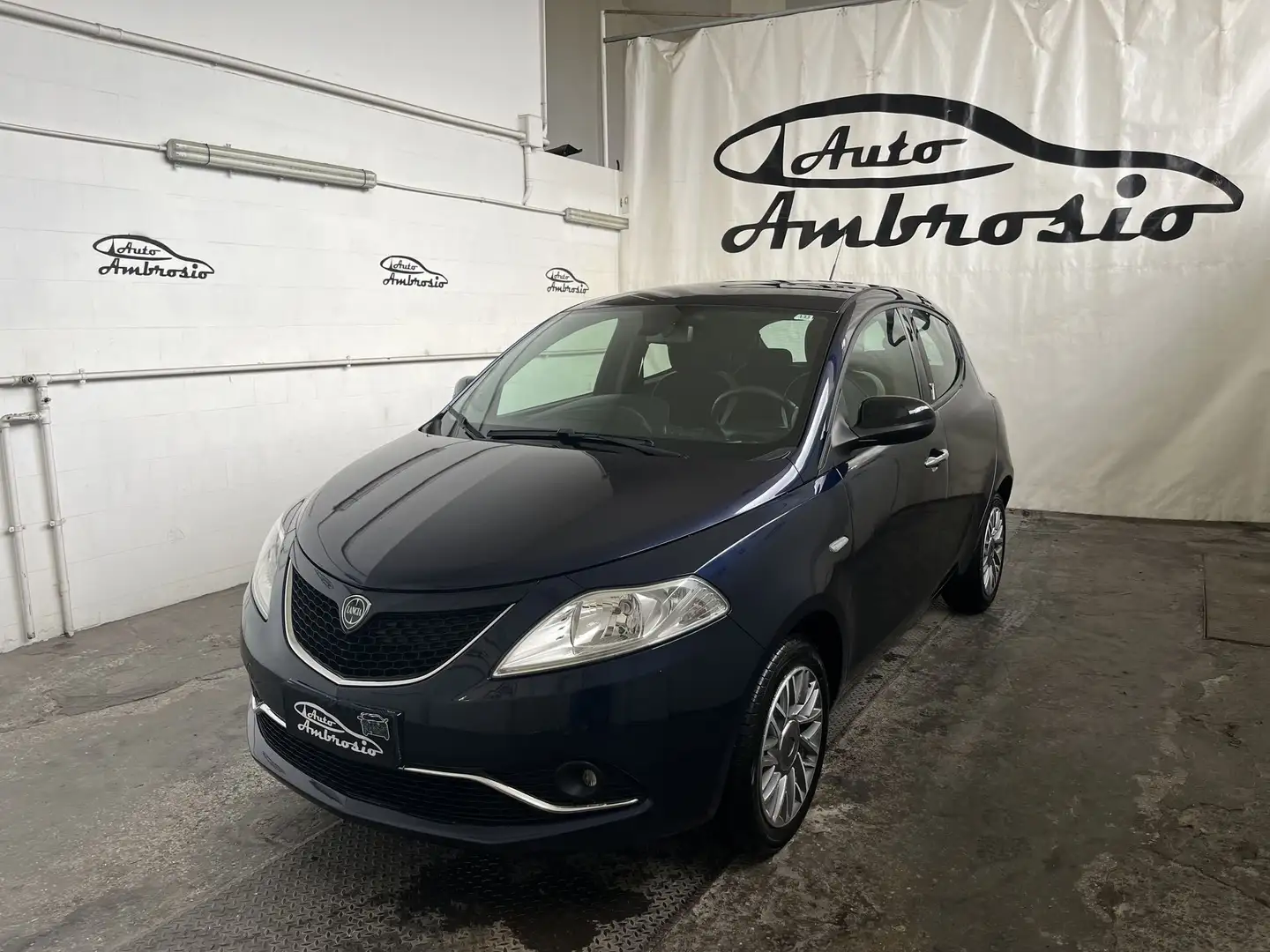 Lancia Ypsilon 1.2 69cv Gold tua da 109,00 al mese Bleu - 1