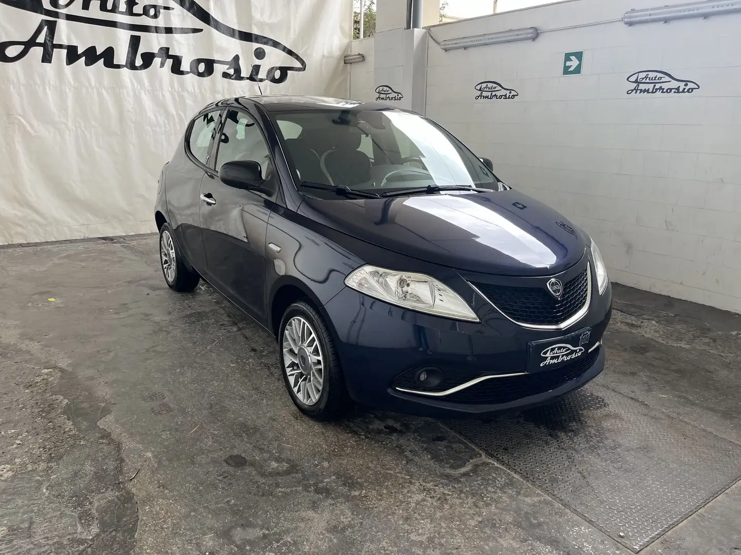 Lancia Ypsilon 1.2 69cv Gold tua da 109,00 al mese Bleu - 2