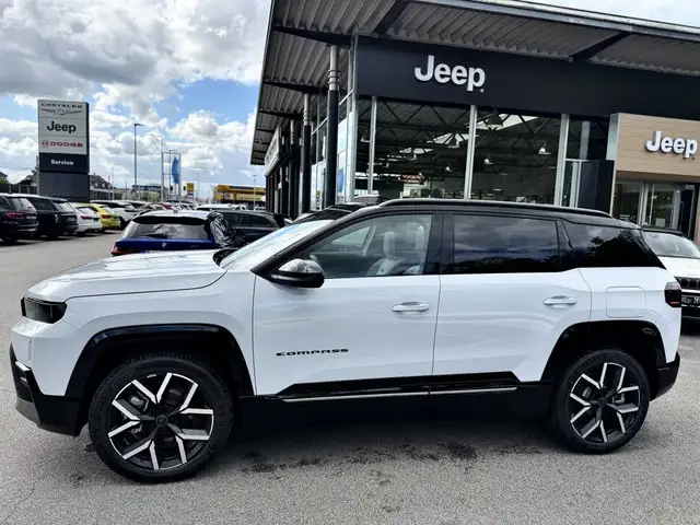 Jeep Compass view 4