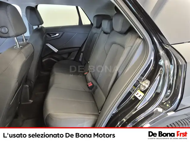 Audi Q2 view 8
