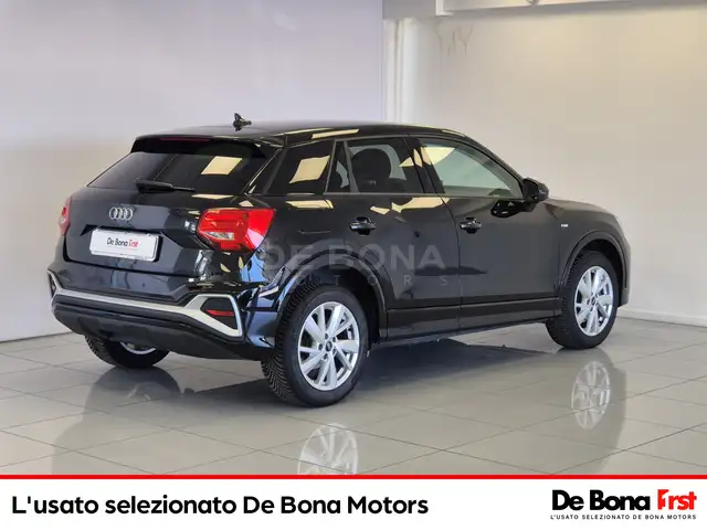 Audi Q2 view 4