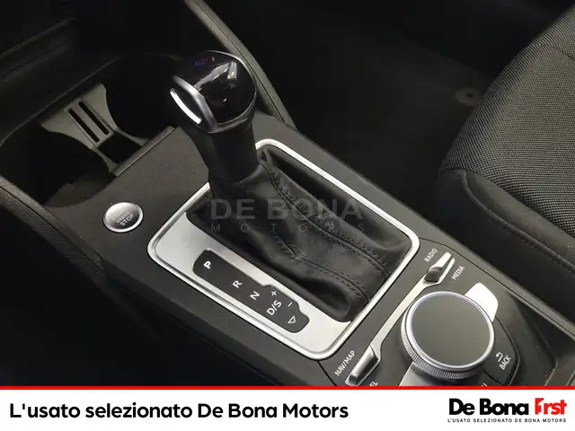 Audi Q2 view 14