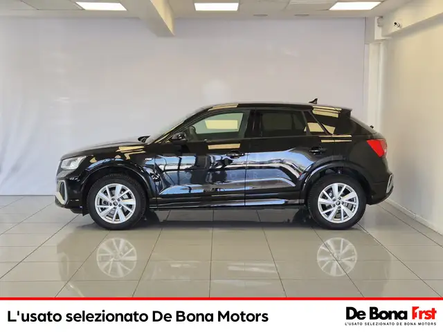 Audi Q2 view 3