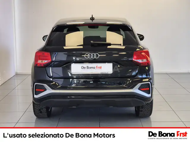 Audi Q2 view 5