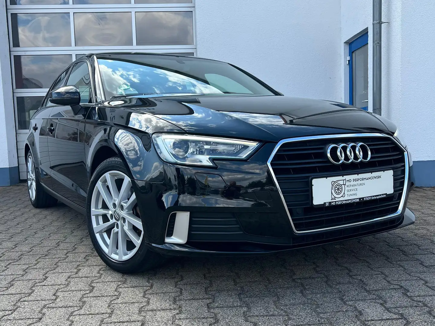 Audi A3 1,6 TDI Schwarz - 1