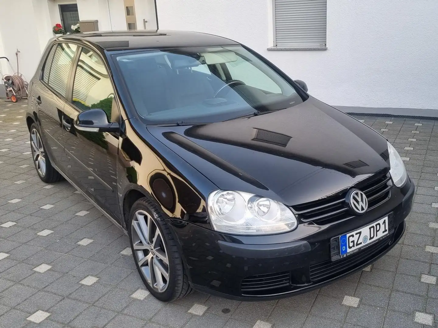 Volkswagen Golf TrendlineKlimaautomatik 4-trg. SH EURO4 Schwarz - 1