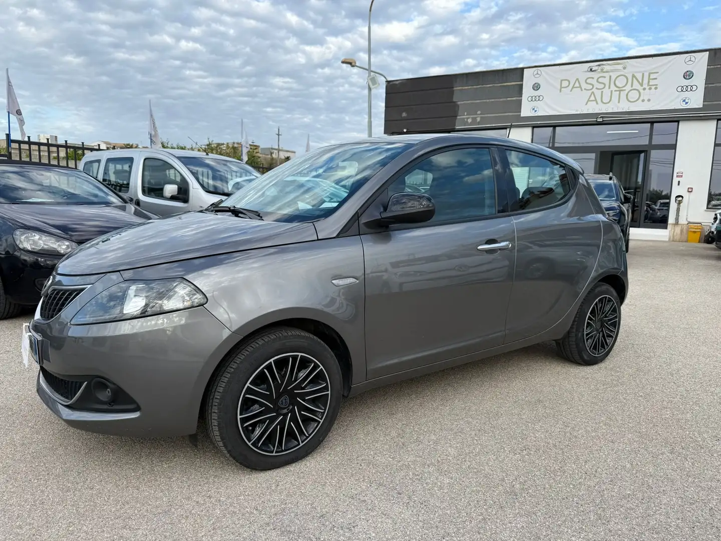 Lancia Ypsilon Ypsilon III 2021 1.0 firefly hybrid Gold s Grigio - 2