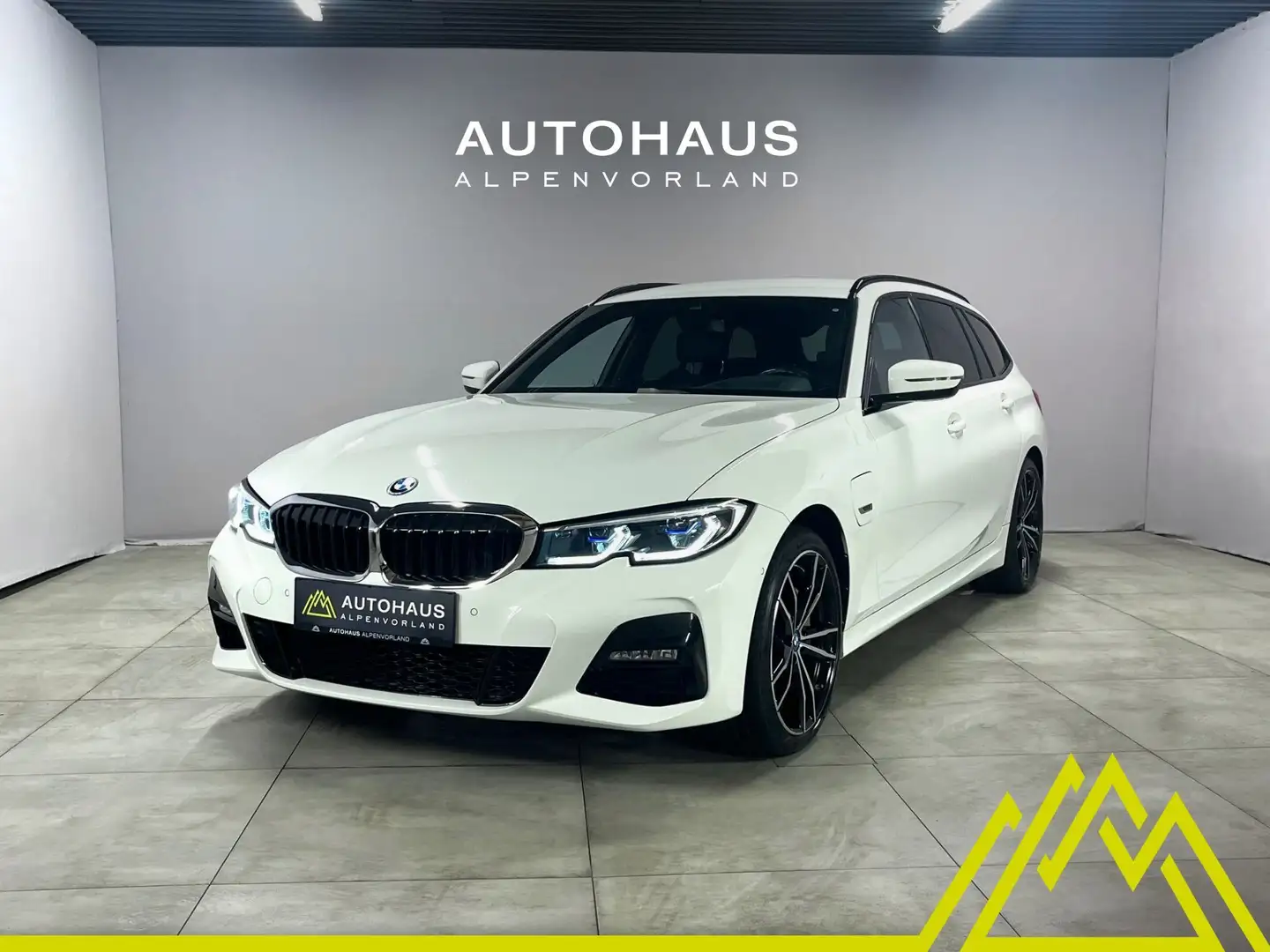 BMW 330 xe Touring Aut. ***ALLRAD | M-Sport*** Weiß - 1