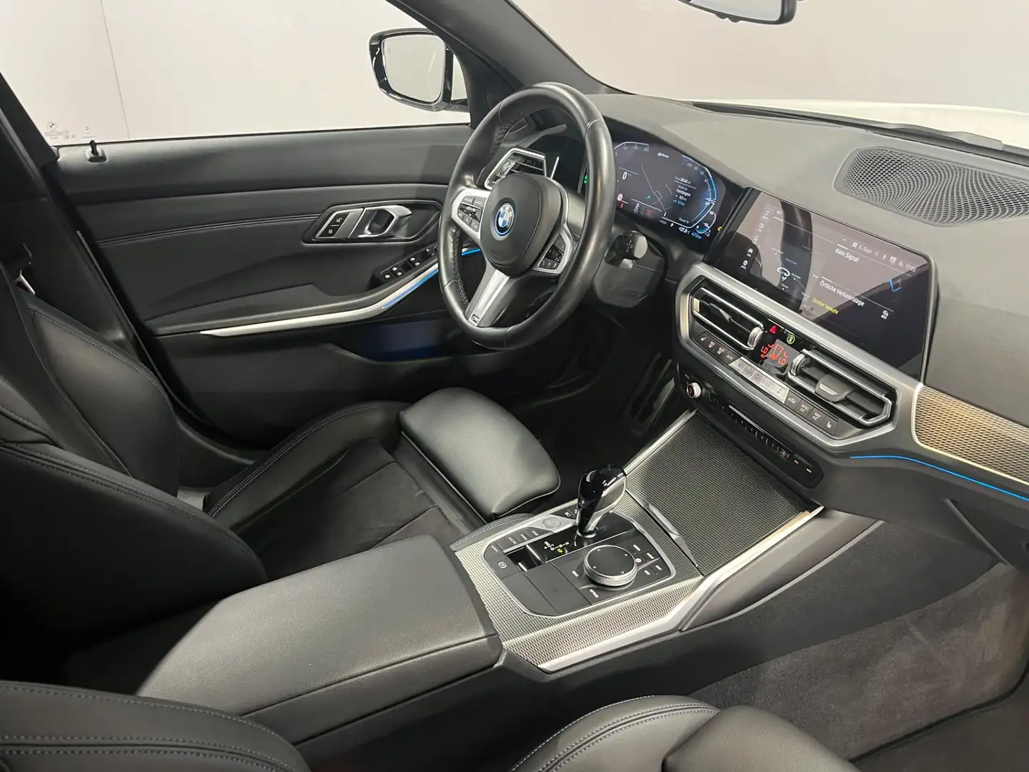 BMW 330 xe Touring Aut. ***ALLRAD | M-Sport*** Weiß - 2
