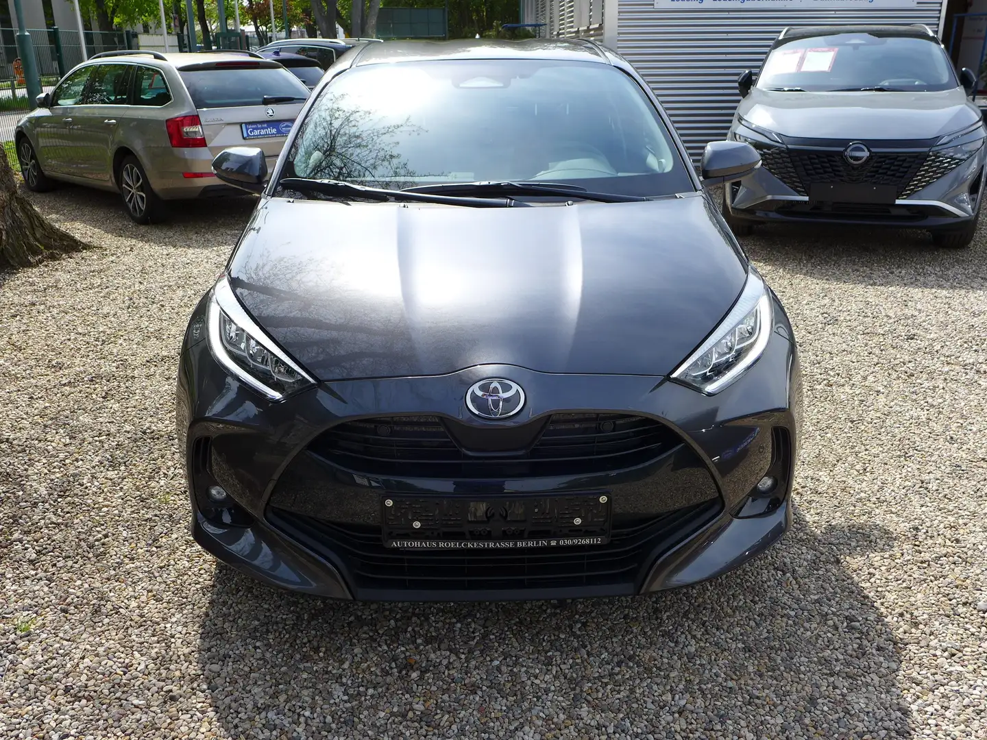 Toyota Yaris Hybrid 116 1.5 VVT-i TeamD Sitzh/Kamera/SideAssist Gris - 2