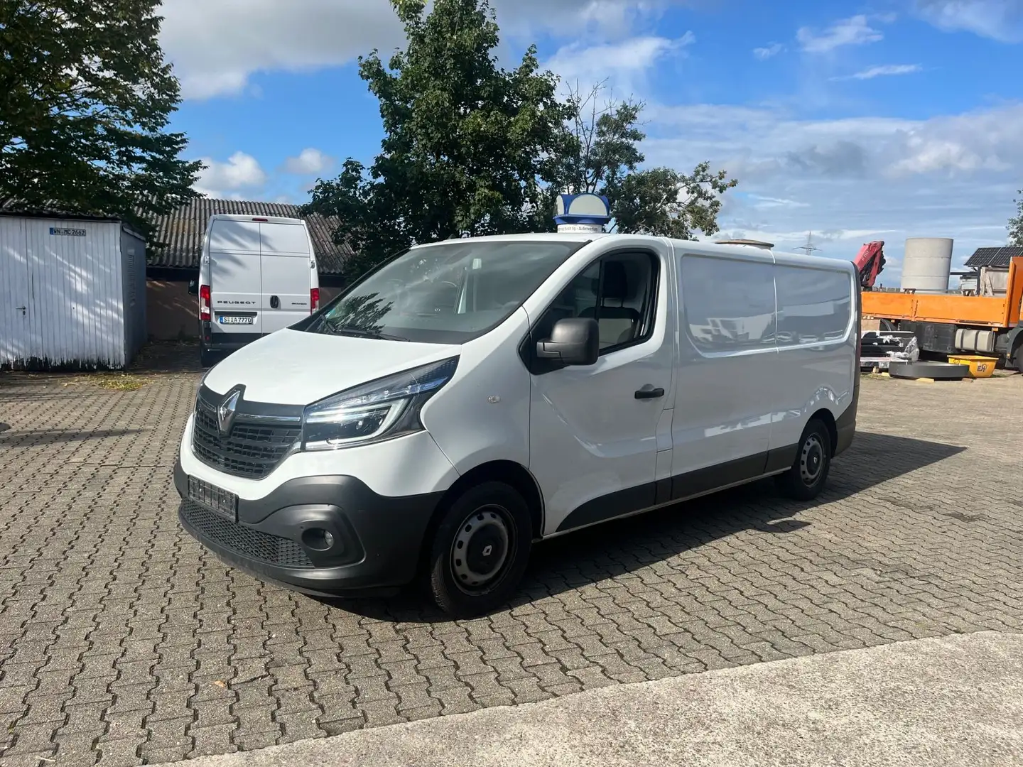 Renault Trafic Sortimoausbsu Weiß - 2