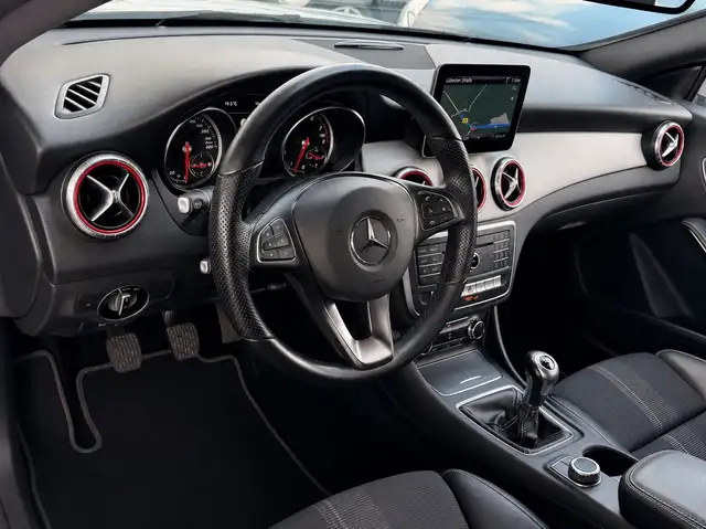 Mercedes-Benz Cla view 9