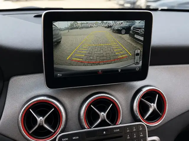 Mercedes-Benz Cla view 12